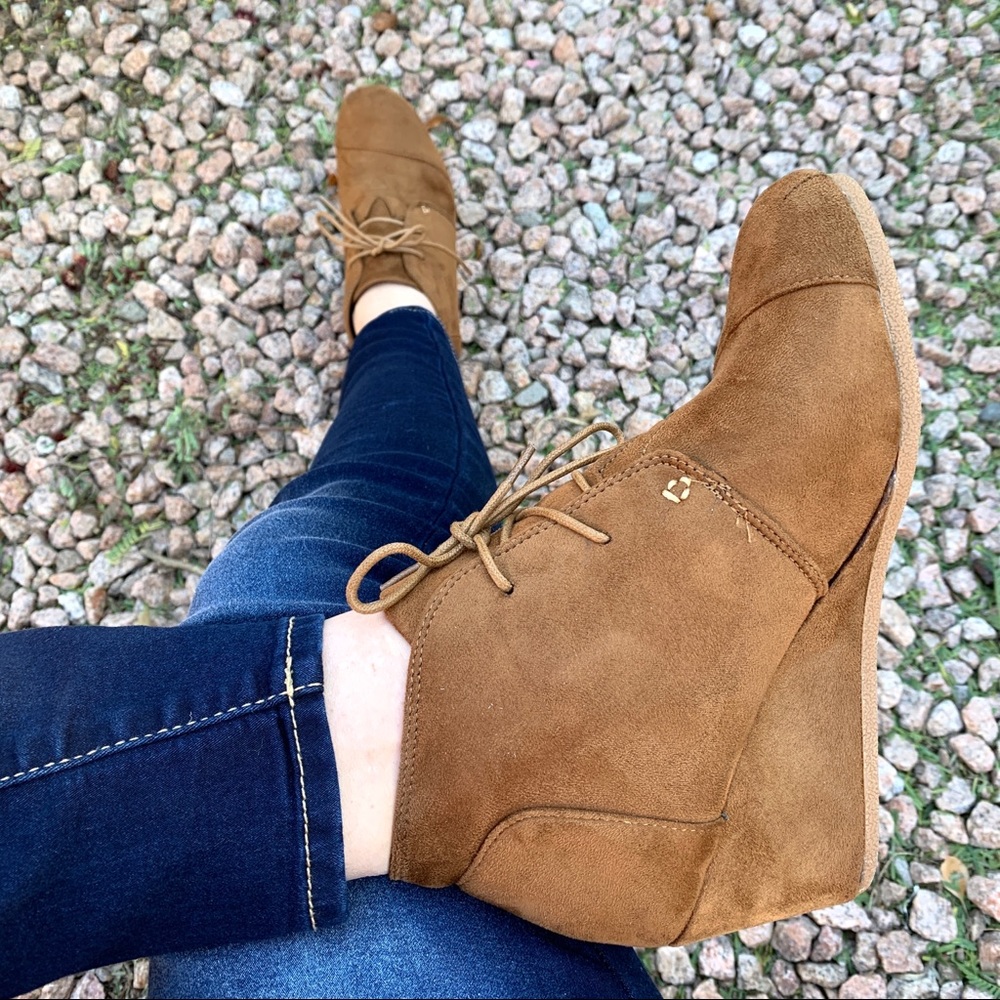 New Vegan Suede Brown Tan Lace Up Wedges Booties - Picture 1 of 8